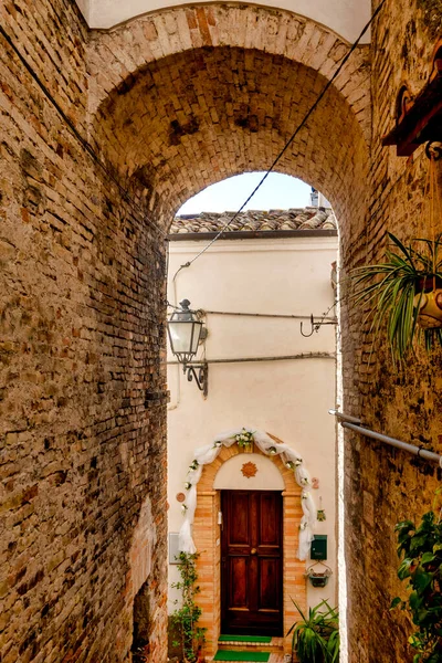 Medieval Arch Historic Centre Loreto Aprutino Ital — Fotografia de Stock