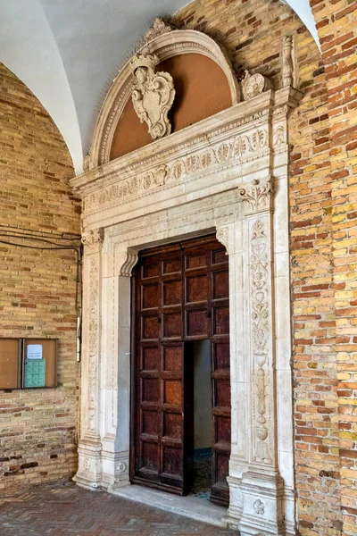 Portaal Van Het Complex Van San Pietro Apostolo Loreto Aprutino — Stockfoto