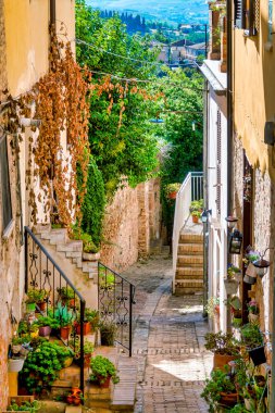 Small alley in Penne, Italy