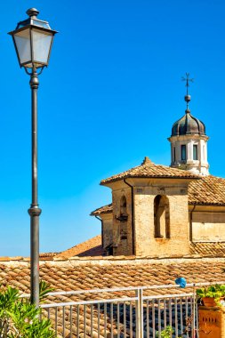 Castello bölgesinin çatıları, Penne, İtalya, 