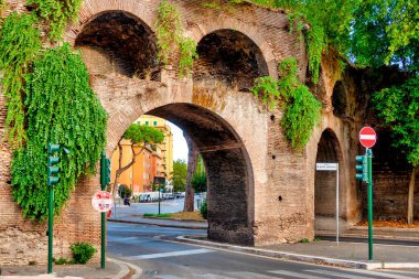 Porta Metronia, Aurelian Duvarları, Roma, İtalya 'da bir kapıdır.