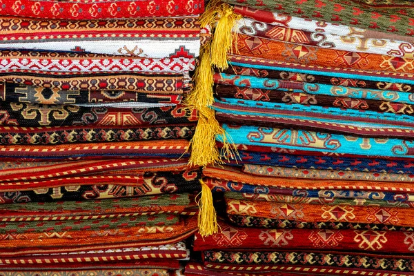 Alfombras Turcas Tradicionales Apiladas — Foto de Stock
