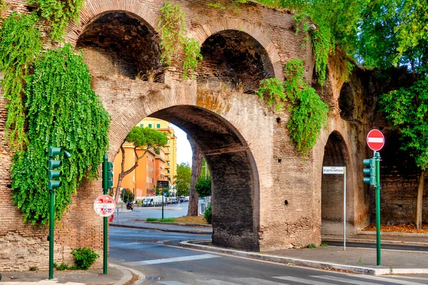 Porta Metronia Portão Nas Muralhas Aurelianas Roma Itália — Fotografia de Stock