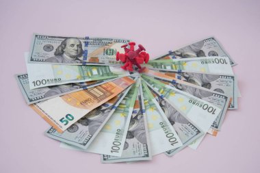 Avro banknotlarında koronavirüslü bir kafes var. Pandemik maliyet kavramı. Sağlık ve sosyal yardım maliyetleri.