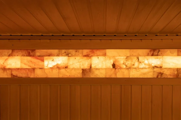 Sauna con ladrillos de sal. Interior. La sauna es buena para la salud —  Fotos de Stock