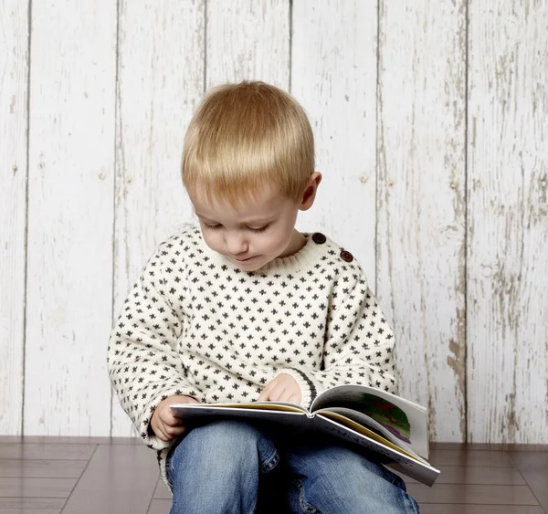 Little boy reading a book — Stock Photo, Image