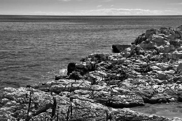 岩が多い海岸のクロアチア — ストック写真