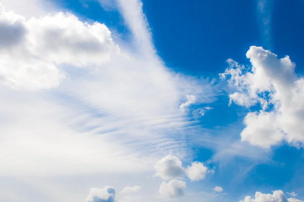 Blauwe lucht met wolken close-up — Stockfoto