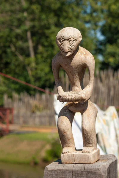 Afrikanische handgeschnitzte Figuren aus Holz — Stockfoto