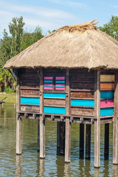 Colorato villaggio di Stilt in Africa galleggiante — Foto Stock