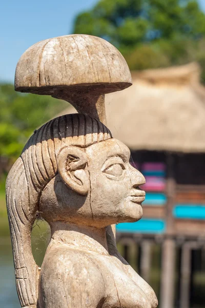 Afrikanische handgeschnitzte Figuren aus Holz — Stockfoto