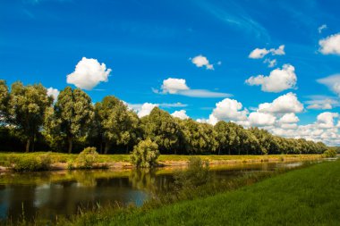 flanders Belçika kırsalında Nehri