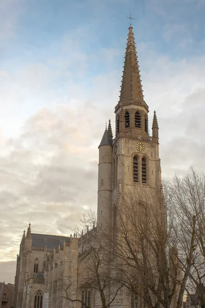 Vecchia chiesa restaurata nelle Fiandre belgium Sint-Medarduskerk Wervik — Foto Stock