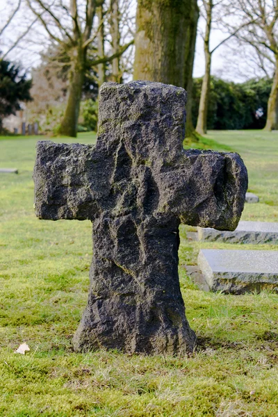 Niemiecki cmentarz friedhof we Flandrii pola menen, Belgia — Zdjęcie stockowe