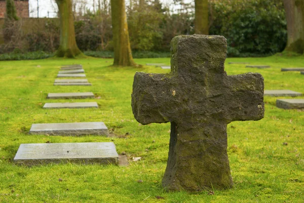 Cimitero tedesco friedhof nelle Fiandre guerra mondiale un belgio — Foto Stock