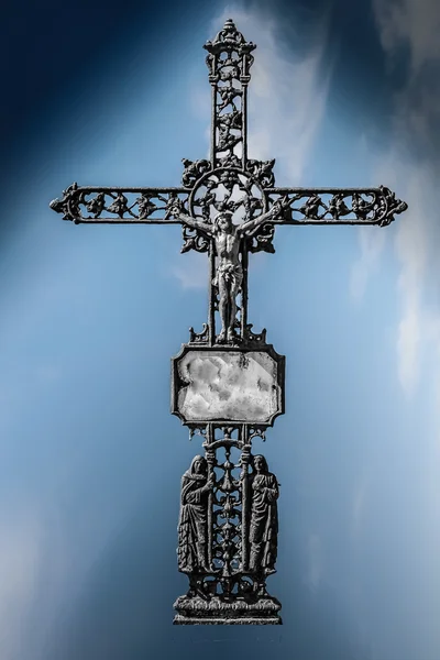 Jesus Christus auf einem schmiedeeisernen Kreuz — Stockfoto