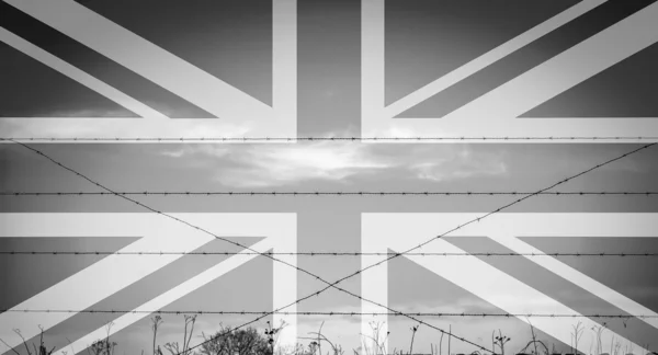 Unión jack en los campos de batalla de WW1 alambre de púas — Foto de Stock