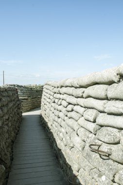 ölüm Dünya Savaşı siperlerine biri Belçika'da kum torbaları