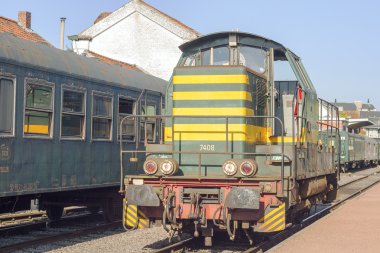 eski vintage Elektrikli tren rayları üzerinde