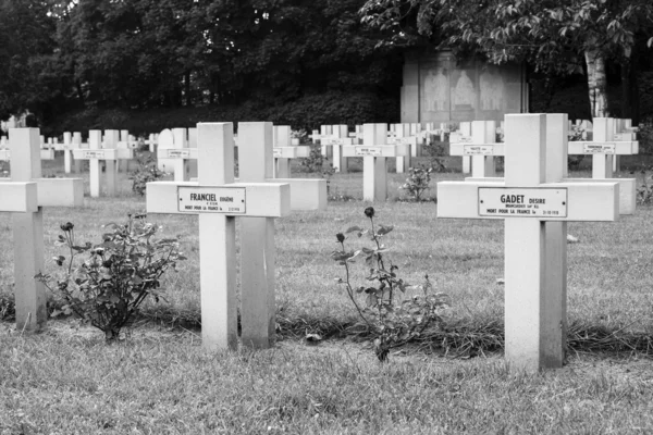 Französischer Friedhof aus dem Ersten Weltkrieg in Flandern Belgien. — Stockfoto