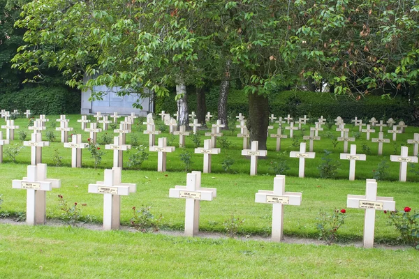 Schützengraben des Todes 1. Weltkrieg Belgien flankiert Felder — Stockfoto
