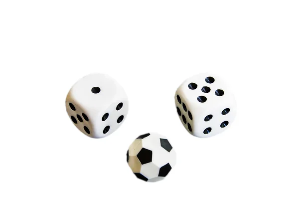 Азартные игры с костями и футбол выиграть деньги — стоковое фото