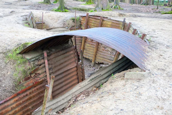 Eerste Wereldoorlog loopgraven op heuvel in Vlaanderen velden België — Stockfoto