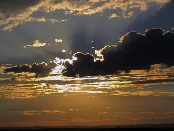Coucher de soleil dans les nuages — Photo