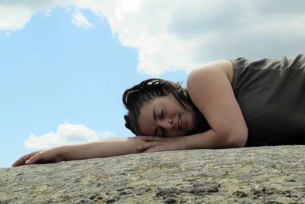 Mujer descansando —  Fotos de Stock