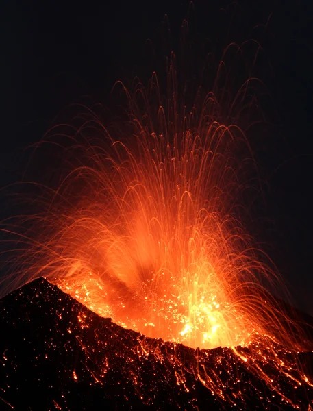 Stromboliska utbrott — Stockfoto