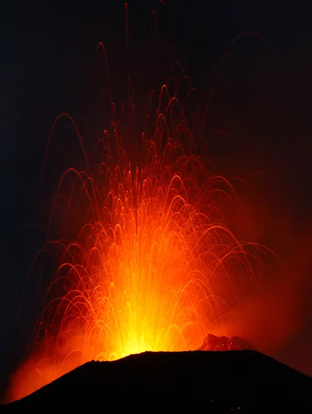 Erupción volcánica del volcán Stromboli — Foto de Stock