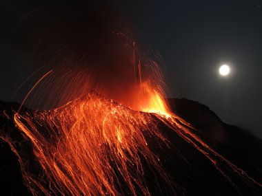 Strombolian volkanı Stromboli patlaması