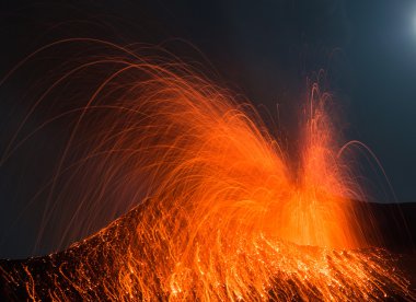 strombolian patlama yanardağ patlayan stromboli