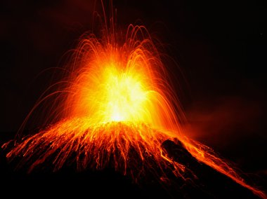 Erupting Volcano Vulkanausbruch bei Nacht clipart