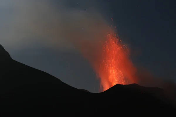 Strombolian eruption volcano Stromboli — Stock Photo, Image