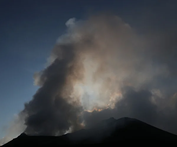 Vulcão Strombolian erupção Stromboli erupção — Fotografia de Stock