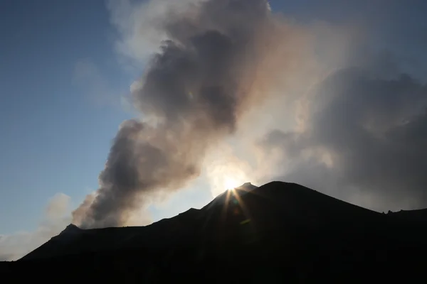 Vulcão Strombolian erupção Stromboli erupção — Fotografia de Stock