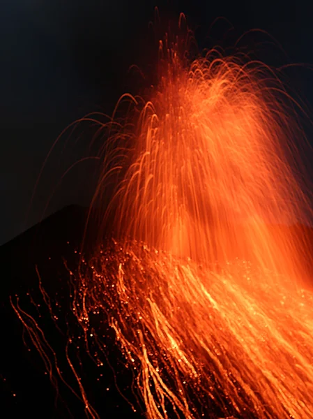 Erupção do sulco de Vulkanausbruch am Stromboli — Fotografia de Stock