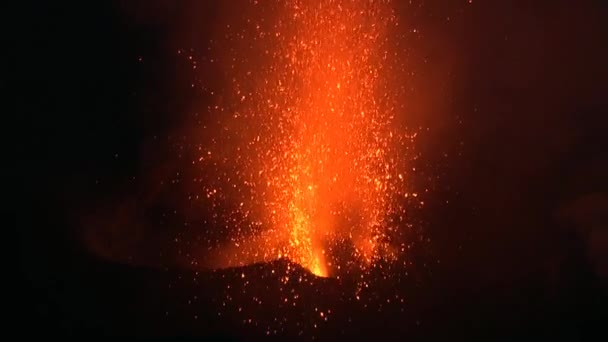 Erupción del volcán Stromboli — Vídeos de Stock