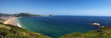 zarautz üzerinden sahil şeridi guetaria için panoramik manzaralı