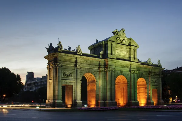 Puerta de Alcala (Alcala Gate) in Madrid, Spain — стокове фото