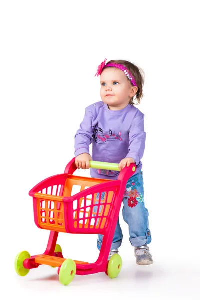 Niño con un carrito de compras de juguete — Foto de Stock