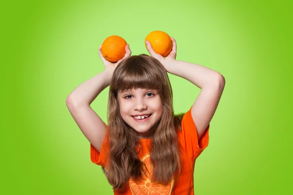 Menina com citrinos — Fotografia de Stock