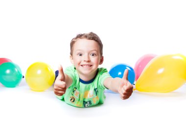 Boy renkli balonlar ile