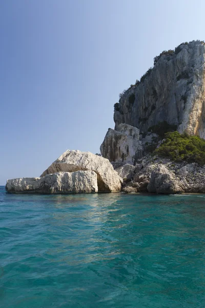 Stenar i turkosa havet — Stockfoto