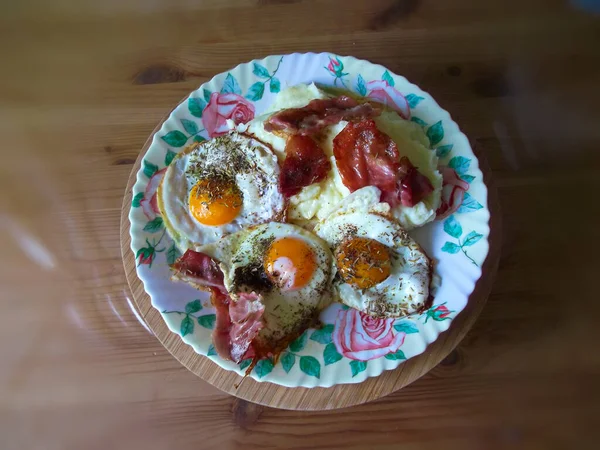 Mashed Potatoes Fried Eggs Bacon Plate — Stock Photo, Image