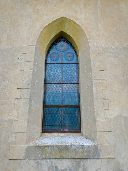 18世紀から福音派の村の教会のバラの窓 — ストック写真