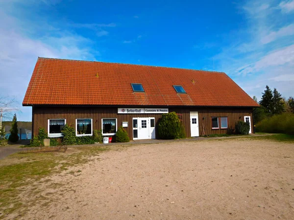 Rddelin Brandenburg Deutschland April 2022 Seeufer Wirtshaus Mit Werbung Berliner — Stockfoto