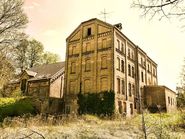 1890 Inşa Edilmiş Eski Bir Bira Fabrikasının Kalıntıları — Stok fotoğraf