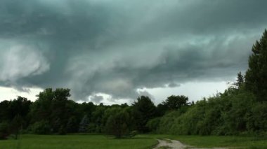 üreten tornado fırtınası zaman atlamalı